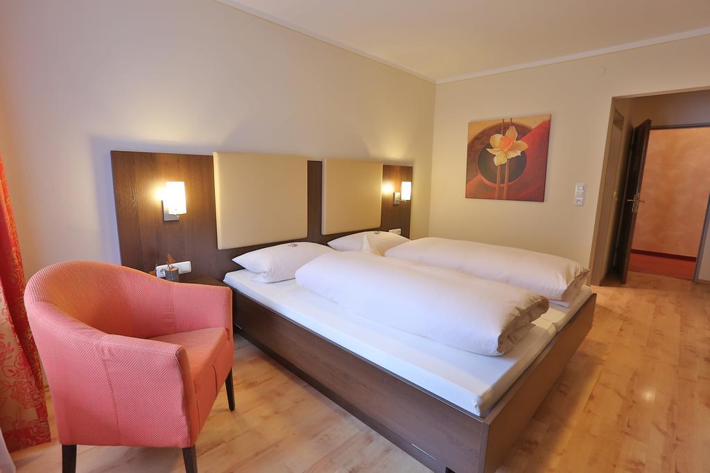 Hotel Bockmaier Oberpframmern Ngoại thất bức ảnh