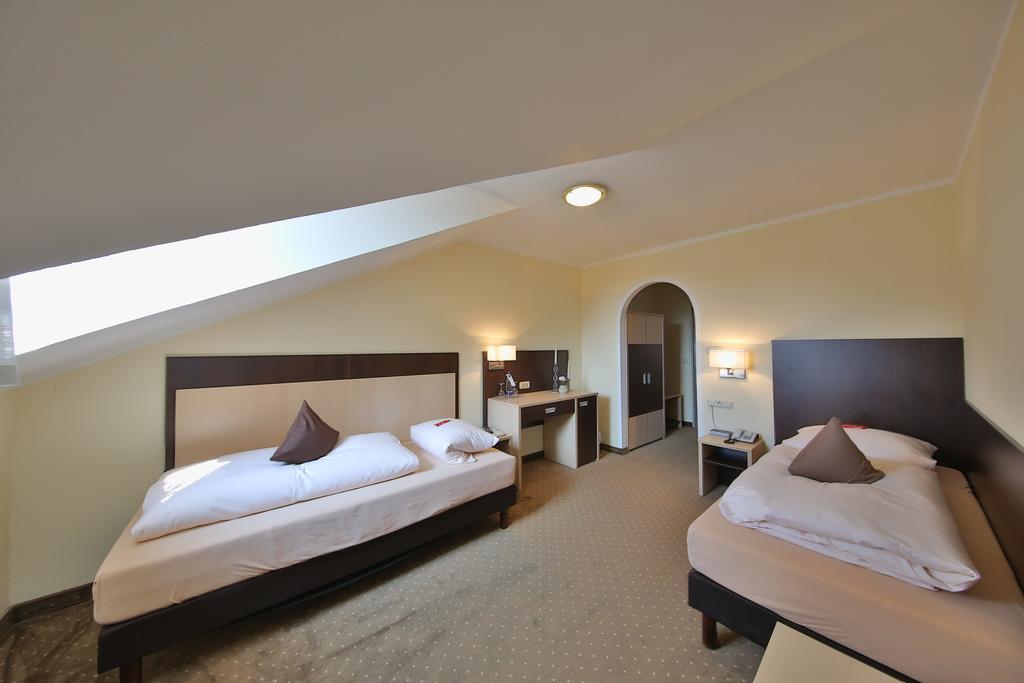 Hotel Bockmaier Oberpframmern Ngoại thất bức ảnh
