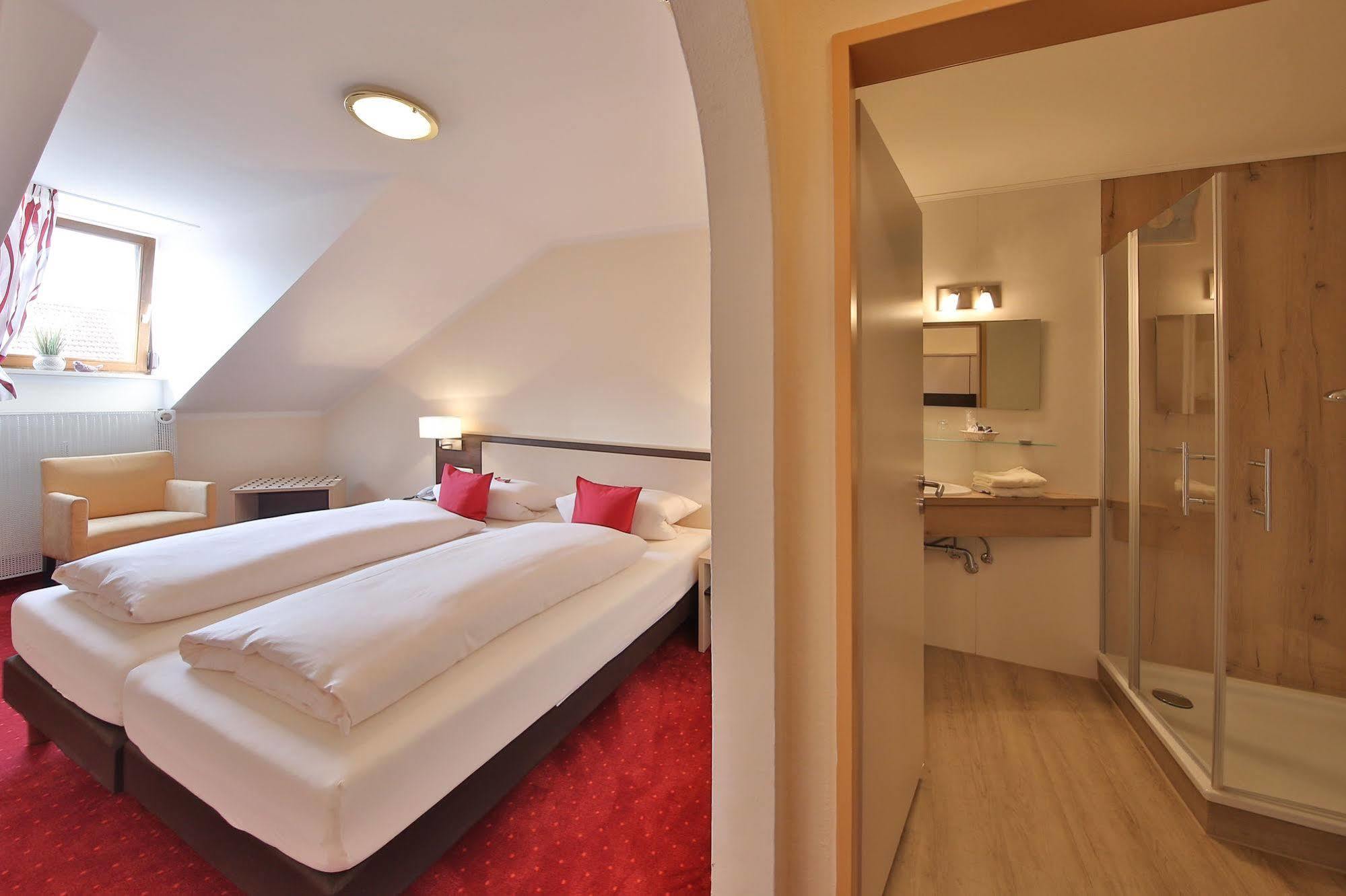 Hotel Bockmaier Oberpframmern Ngoại thất bức ảnh