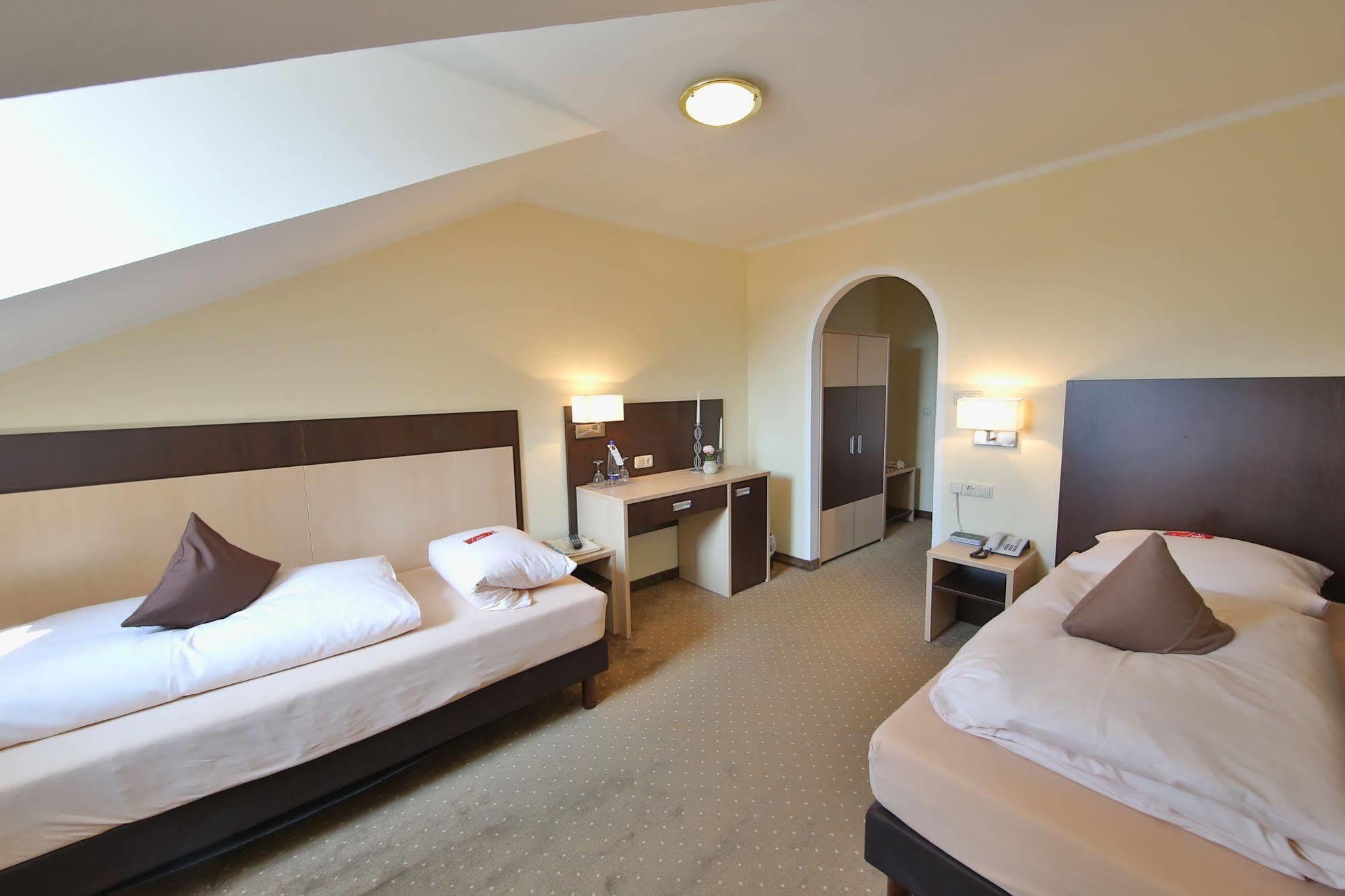 Hotel Bockmaier Oberpframmern Ngoại thất bức ảnh
