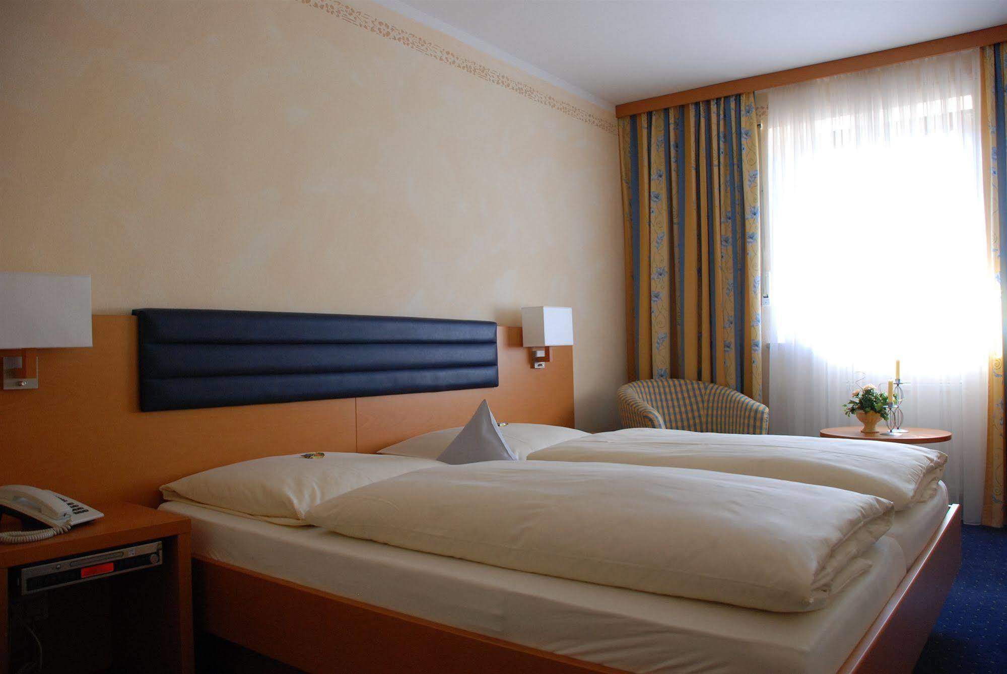 Hotel Bockmaier Oberpframmern Ngoại thất bức ảnh