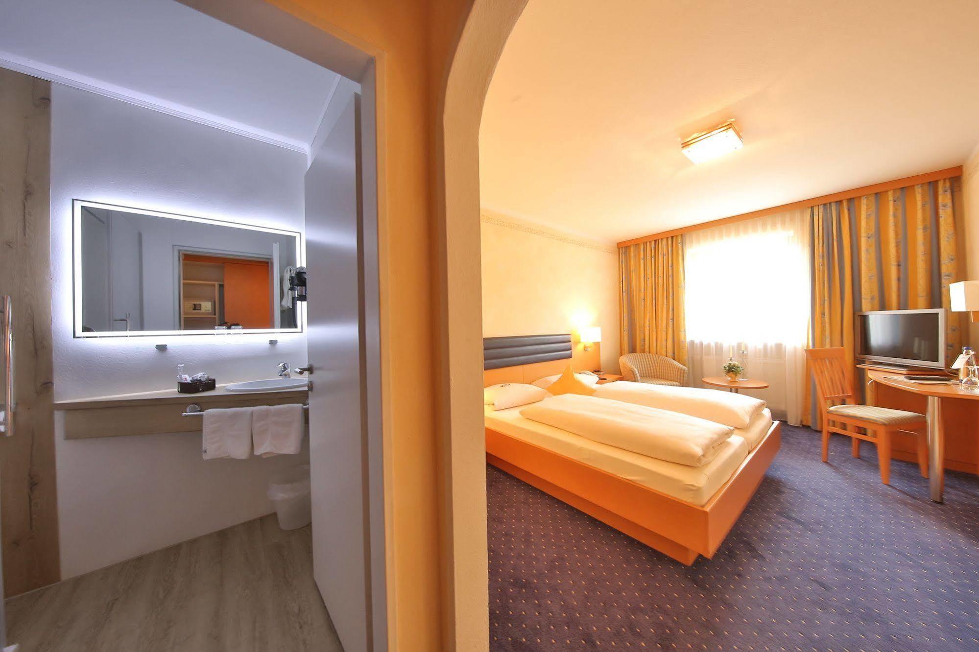 Hotel Bockmaier Oberpframmern Ngoại thất bức ảnh