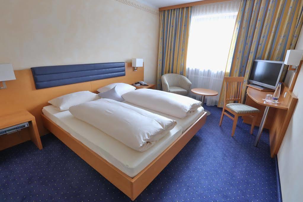 Hotel Bockmaier Oberpframmern Ngoại thất bức ảnh